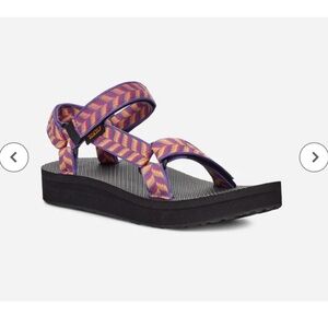 Teva midform sandals, size 9, Retro Geometric Imperial Palace pattern